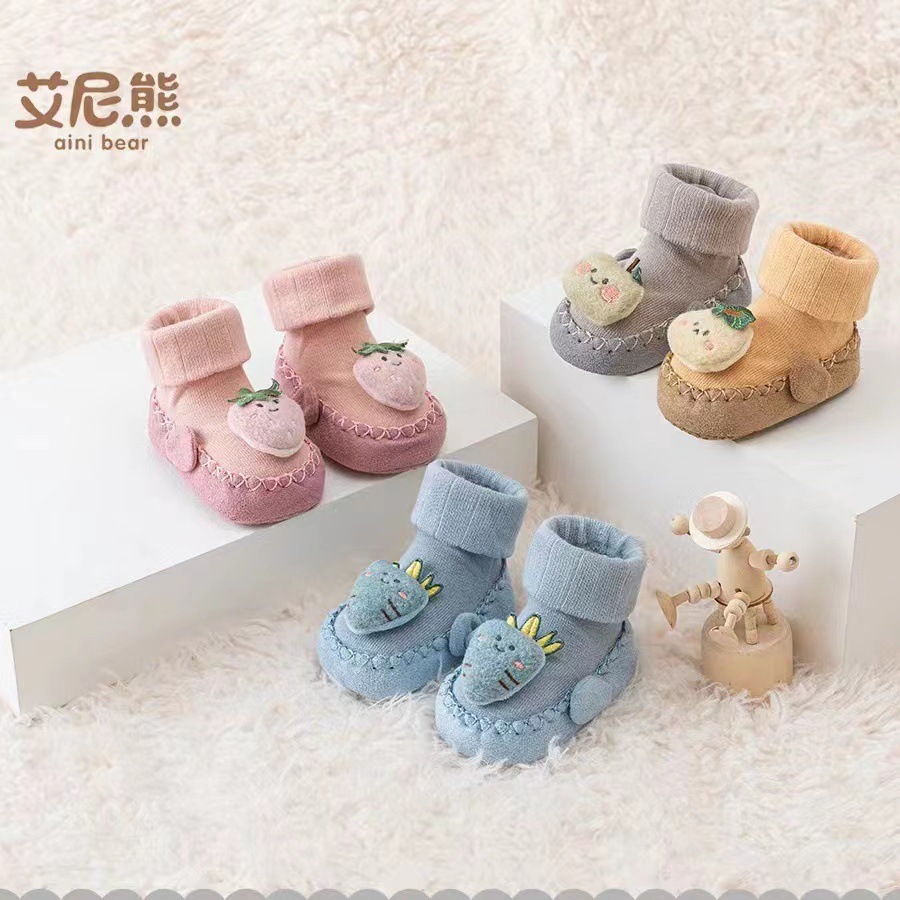 艾尼熊工厂直销婴儿鞋子秋冬柔软学步宝宝室内点胶底防滑柔软袜鞋