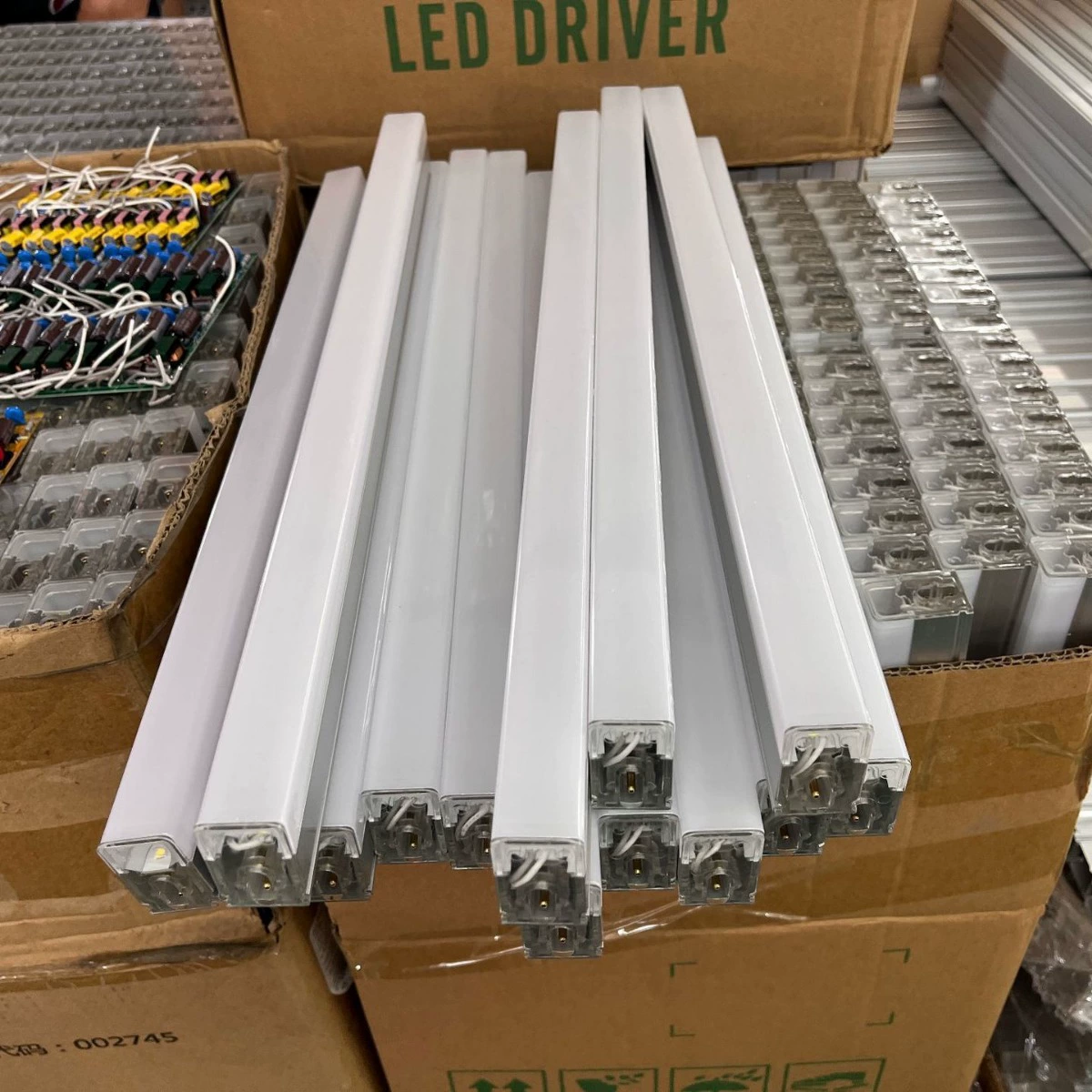 Декоративные светильники можно свободно комбинировать с лампами-трубками, трансграничные светильники 110В для гаражей, рабочих станций, автомойки и салонов красоты, светодиодные трубки.