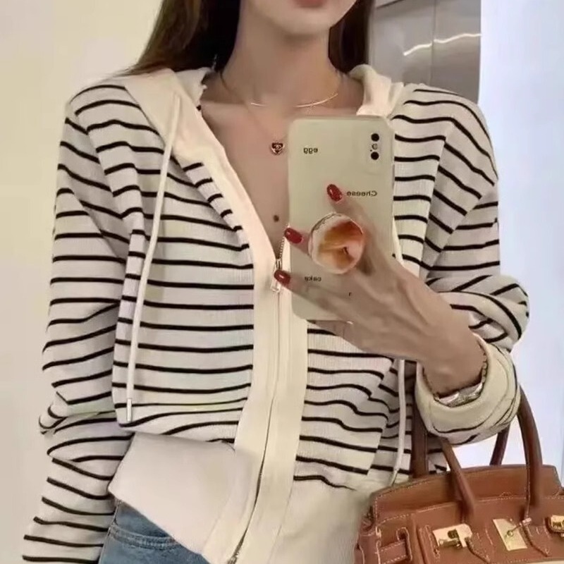 Hooded Knitted Cardigan for Women 2024 Spring and Autum Stripesd Short Black and White Contrast Sweatshirt with Top and Jacket