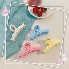 小さい清新な麻の花は韓国式ネットの赤い風の波をつかんで砂の髪をすりむいて大きいサイズの新型のサメのクリップを挟みます。