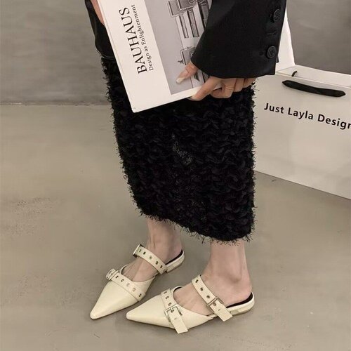 Chunky-heel, closed-toe half-slippers for women—2025 summer outdoor wear, featuring a retro pointed design with a leather strap and buckle, exuding elegant charm.