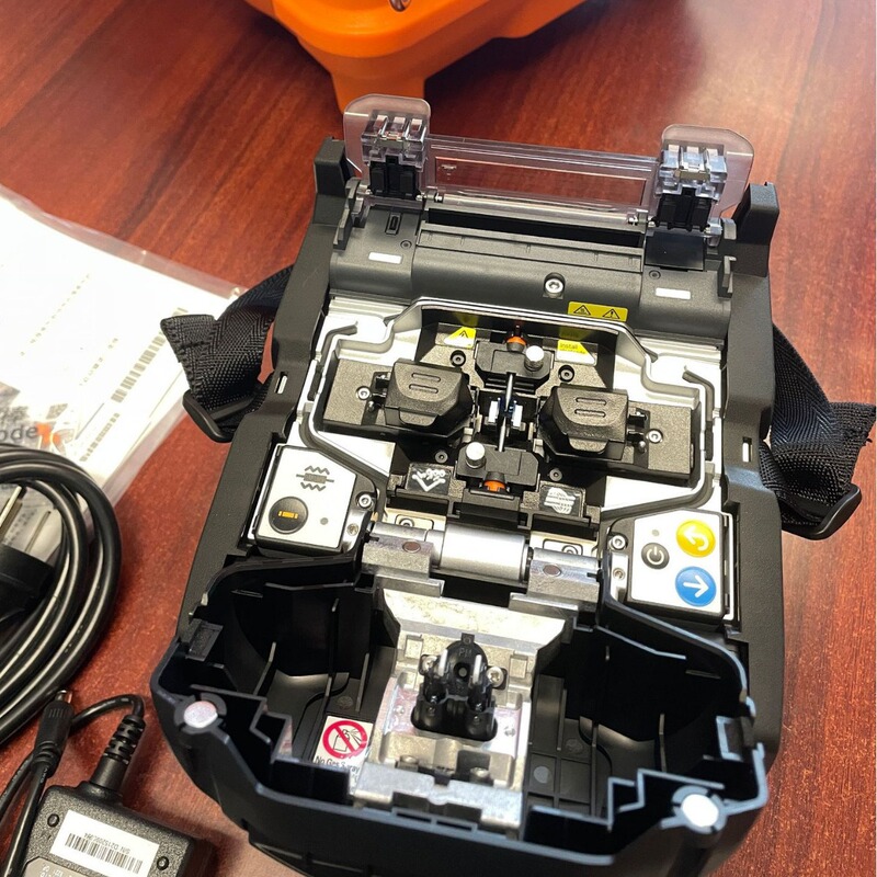 [recommended] SumiTomo Original Single-core Fiber Core AlignmenT Six MoTor Fiber OpTic Splicing Machine T-81SE + Fiber OpTic Cable Fusion