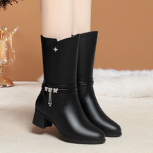 时装靴子中筒靴女2025秋冬季新款加绒保暖舒适靴子中老年棉靴皮鞋