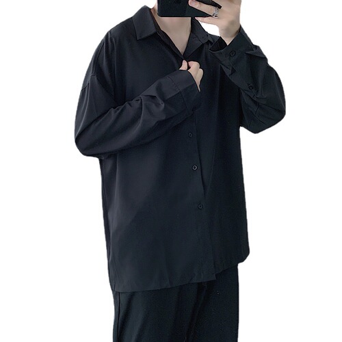 A long-sleeved shirt with a relaxed fit, featuring a stylish autumn streetwear design, perfect for men with a Hong Kong-style casual look, suitable for couples.