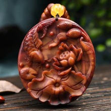 厂家直供龙涎香灰琥珀鱼戏莲叶吊坠好运连连精工雕刻直播货源