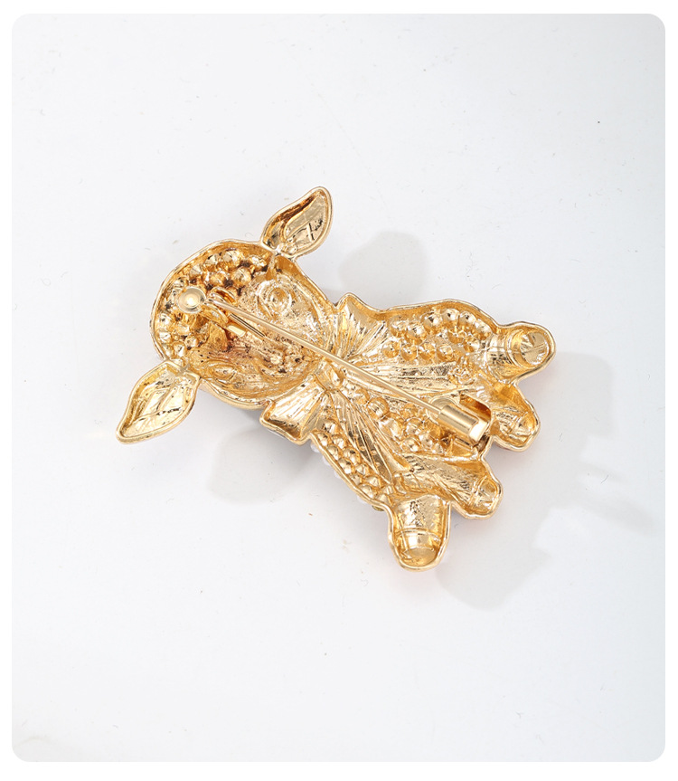 Original cute bowknot lamb brooch with pearls and diamonds, enamel finish, gentle and soothing, decorative pin for women's suits