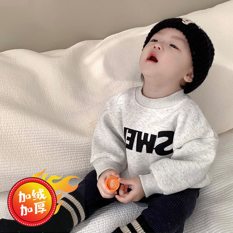 Camisetas gruesas de invierno para niños, ropa exterior para bebés, ropa infantil estilo coreano para otoño e invierno 2024, sudadera con letras y forro polar para bebés