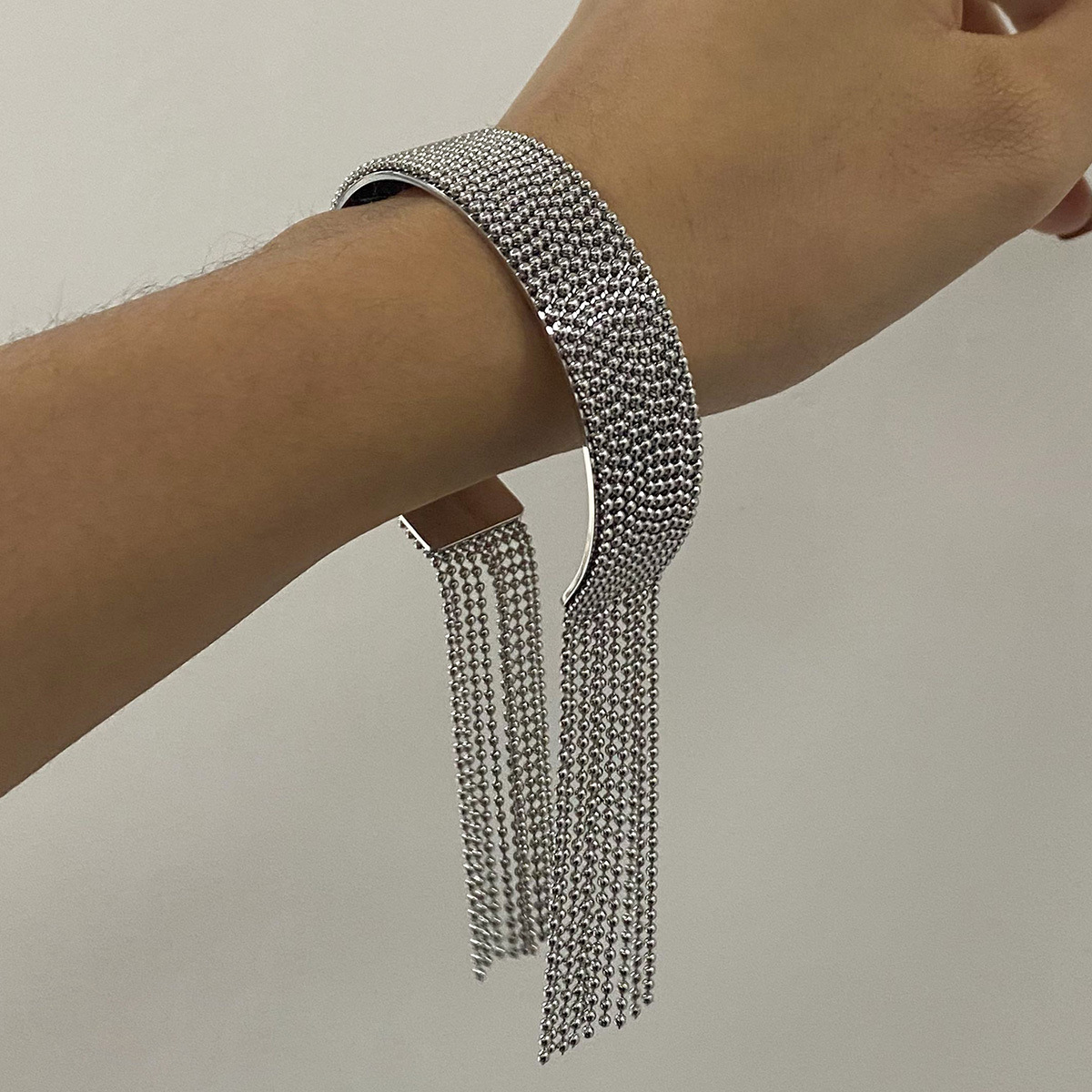 Jeding Pulsera de borla de acero inoxidable europea y americana Versión alta Pulsera abierta de nicho Pulsera de acero de titanio Bracelet transfronterizo