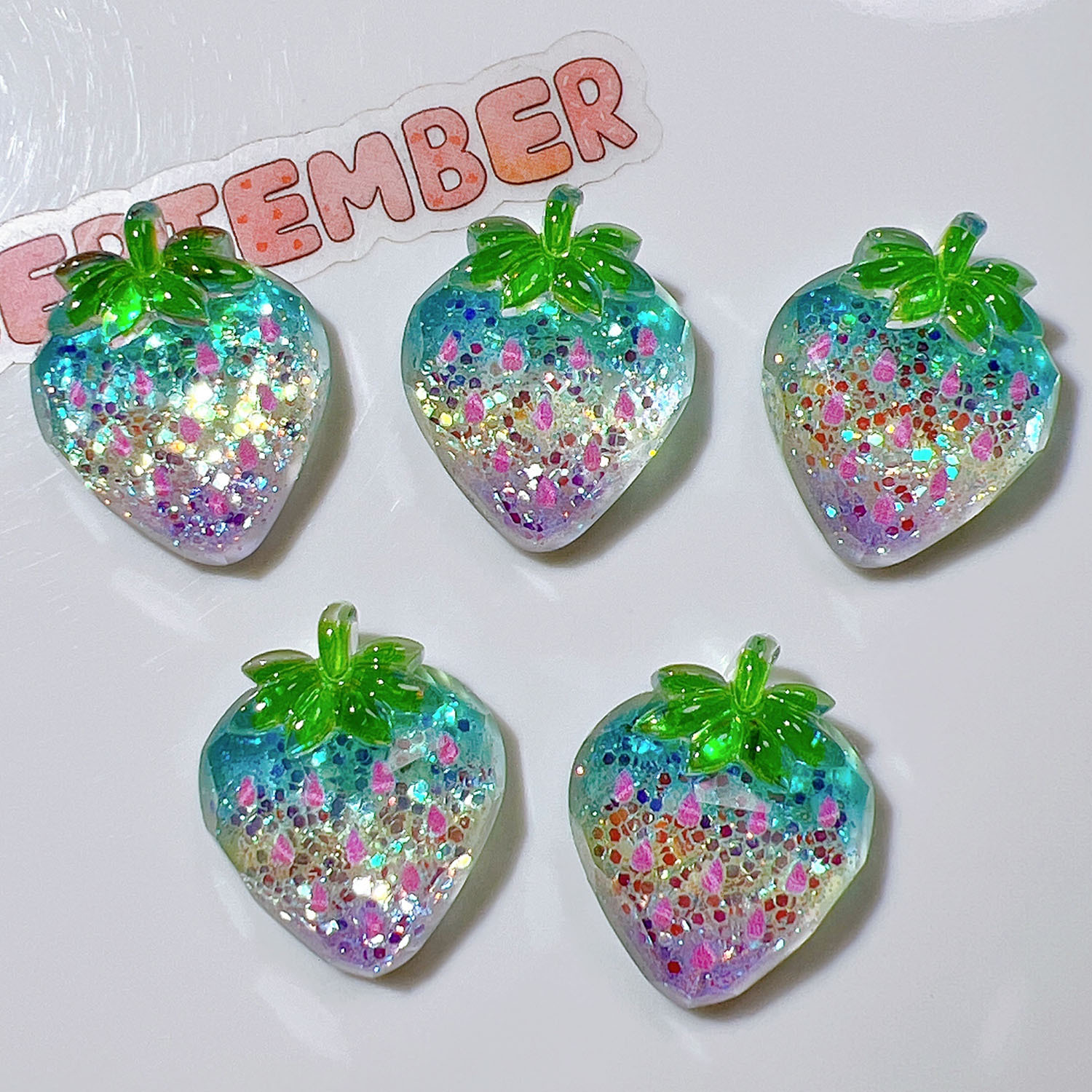 樹脂部品卸売りdiy手作りアクセサリー靴花子供頭飾りクリップ玩具abゴム夜光いちご