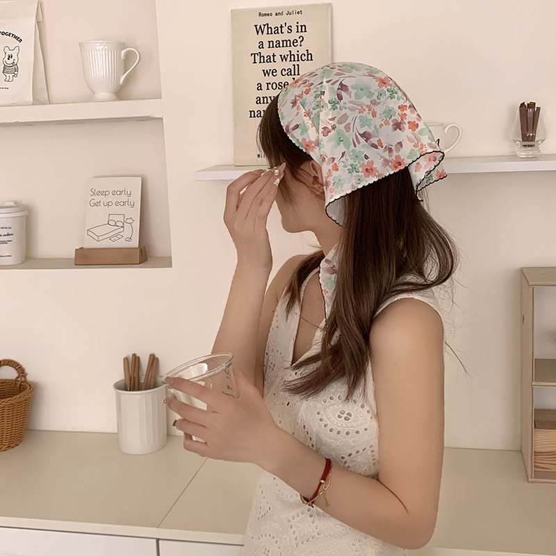 Bufanda de seda Bufanda triangular Bufanda para mujer Bufanda pequeña Sensación de alta gama Nuevo estilo Multiusos Turbante de chal Cinturón de pelo pastoral para mujer de verano