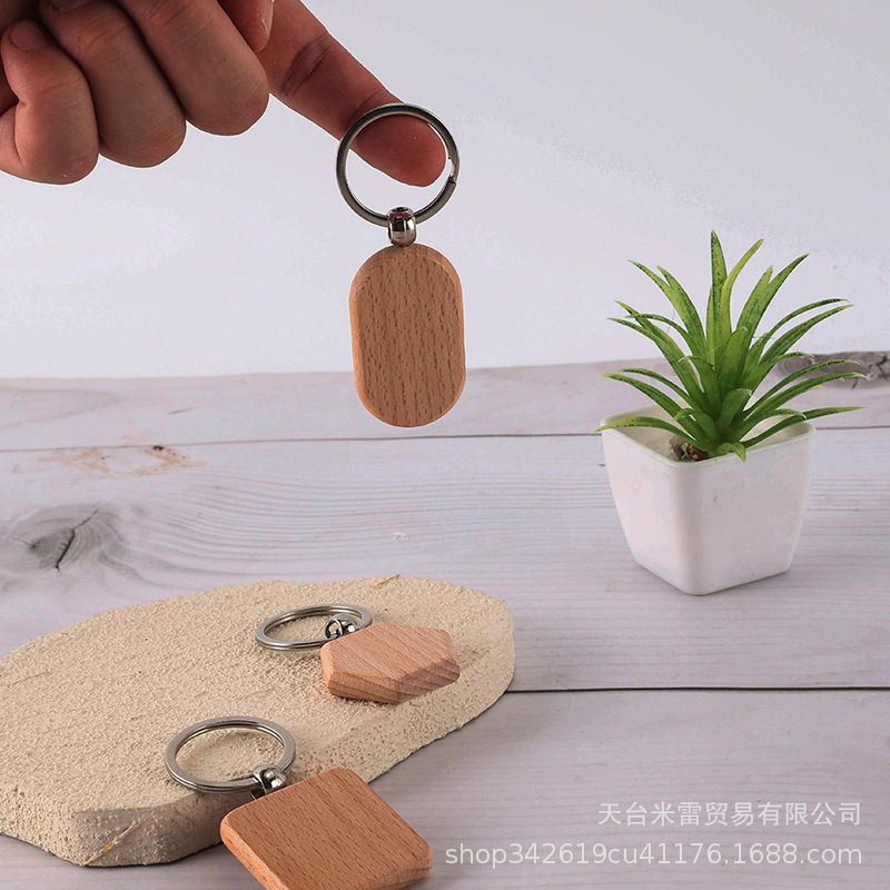 既製品のクリエイティブなブナ材キーホルダー、レーザー刻印可能、小さな木製ブロックペンダント、木製車キーリング印刷|undefined