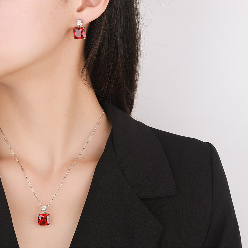 Zhuang Sheng joyería cobre inferior chapado en oro simulación paloma rojo sangre corindón verde nano nicho temperamento traje piedra principal 12*12