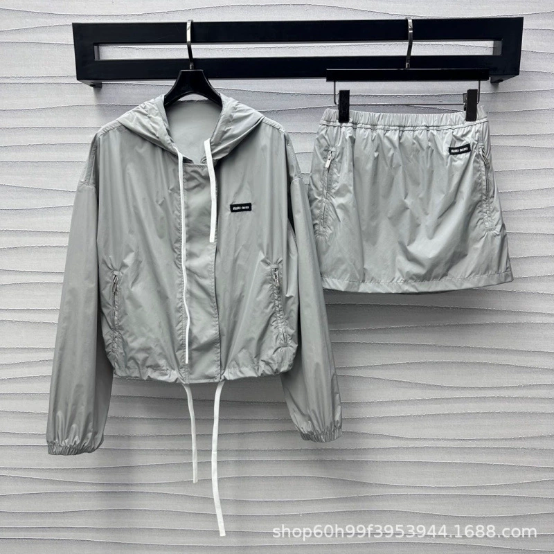 25 весенне-летних новых милых и крутых нейлоновых ветровок с капюшоном и юбкой на резинке на талии