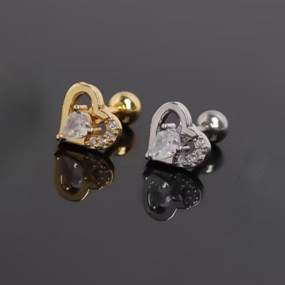 Silver pointed spike labret stud material detail