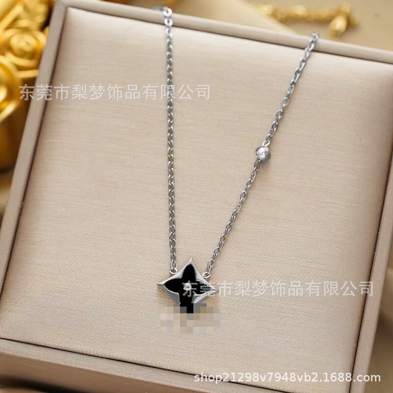 Korean Style Niche Design High-End Rhombus Necklace for Women, Versatile and Non-Fading, Luxurious Temperament Clavicle Chain Jewelry Wholesale Korean Style Niche Design High-End Rhombus Necklace for Women, Versatile and Non-Fading, Luxurious Temperament Clavicle Chain Jewelry Wholesale