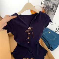 フレンチスイートで優しい女性用ニットセーター、夏の新しいスタイル、スリットニッチデザイン、シンプルで多用途な年齢軽減トップス