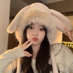 毛のふわふわした帽子の女性の冬のかわいいぬいぐるみのウサギの耳の大きい頭の周りの厚い保温のニットの毛糸の雷の前線の帽子