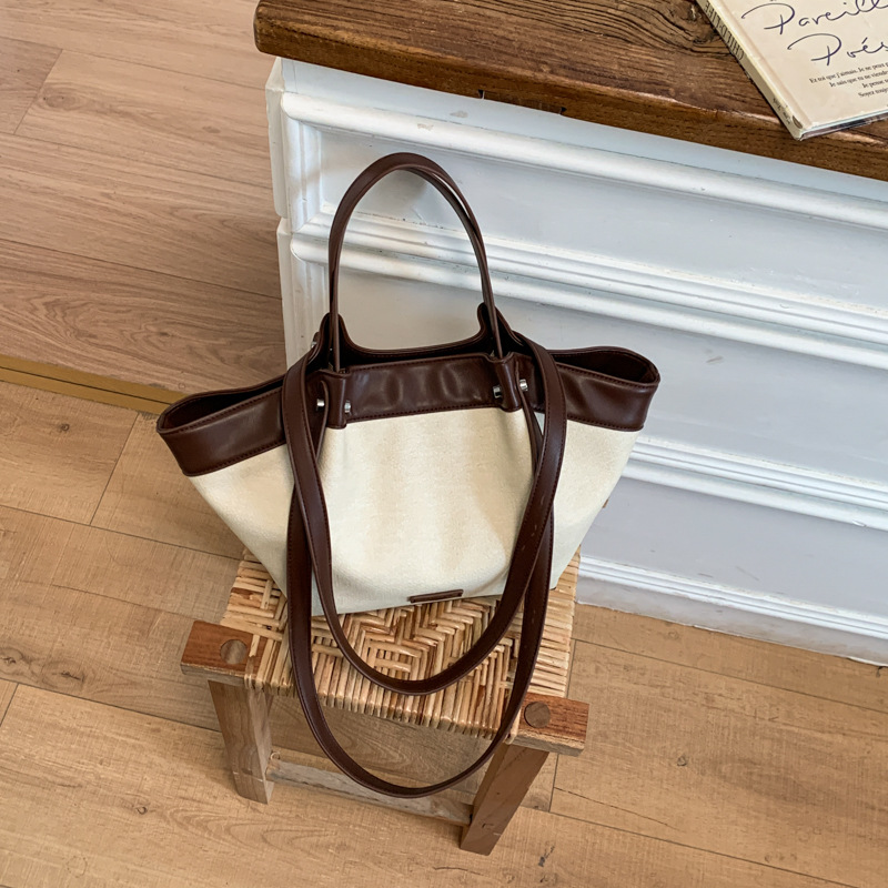 Bolso de mano de gran capacidad para mujeres 2026 nuevo nicho de color de colisión de la bolsa de viaje tote casual simple bolso de hombro axilar