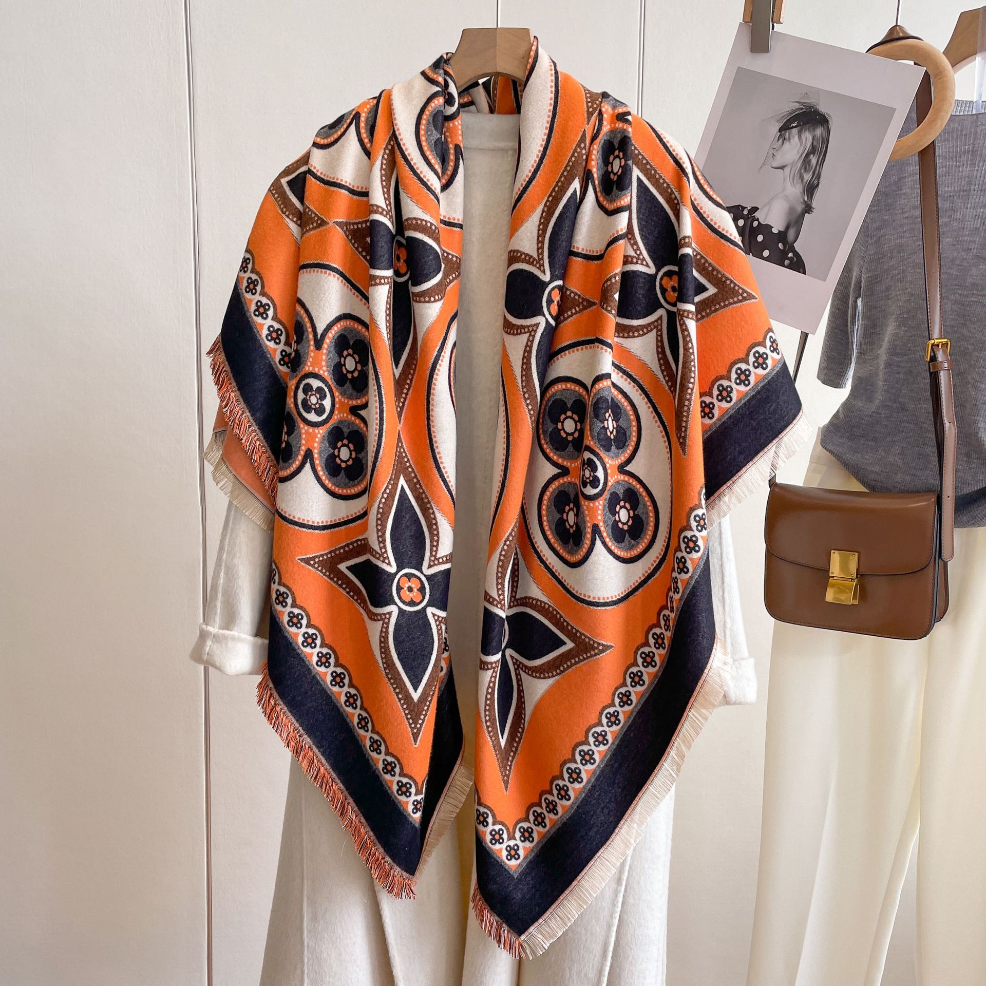 2023 Otoño e Invierno nueva moda simple chal de doble cara impresa bufanda de Cachemira engrosada cálida borla bufanda cuadrada