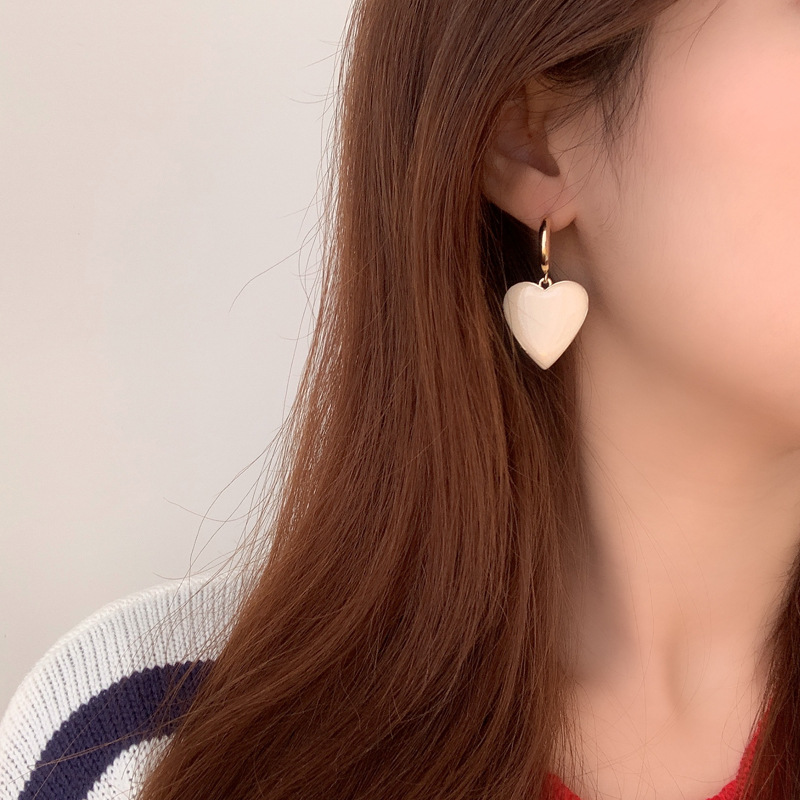 1 Pair Retro Heart Shape Alloy Women's Earrings display picture 4