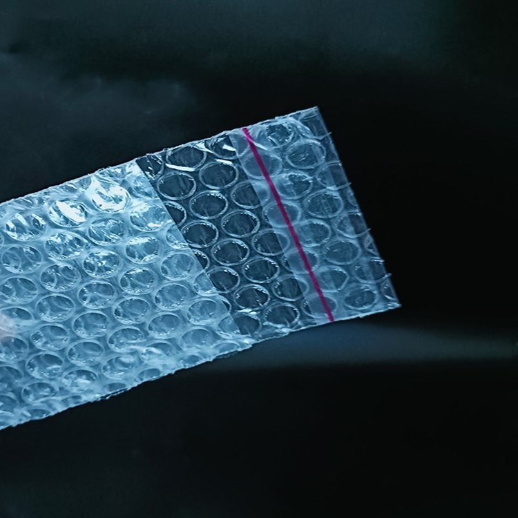 供应气泡自粘袋 8丝中气泡信封袋 防震气泡布气泡片气泡卷可订