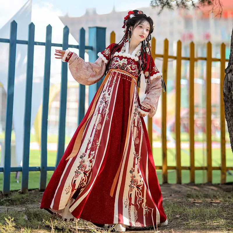 Духовная змея Xiafuxing оригинальная грудь Hanfu женский 2024 новый осенний и зимний толстый бархатный плащ