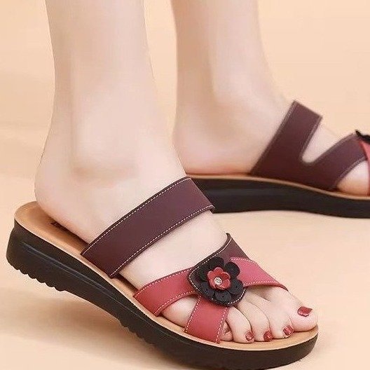 Mamá zapatillas de verano zapatillas para mujeres 2026 de mediana edad antideslizantes de fondo plano para ancianos cómodos de piel suave zapatillas de mediana edad
