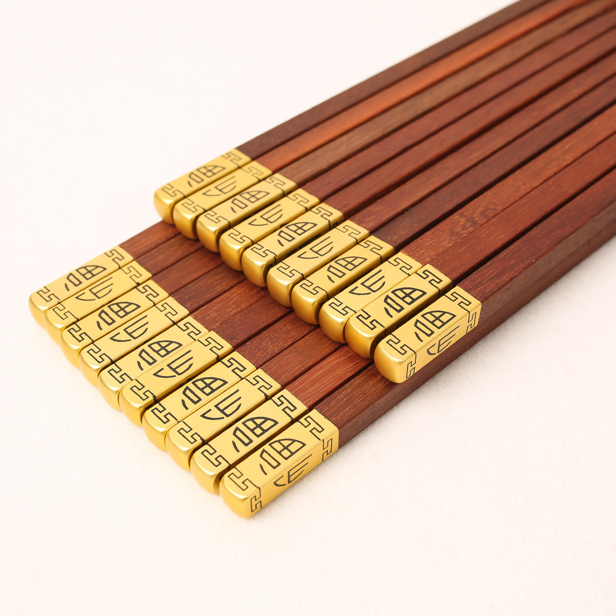 Palillos de madera con forma de alita de pollo para uso doméstico, palillos de madera maciza con parte superior redonda antideslizante, palillos de madera con parte superior de metal para uso comercial, palillos de regalo de madera sin pintura y sin cera.