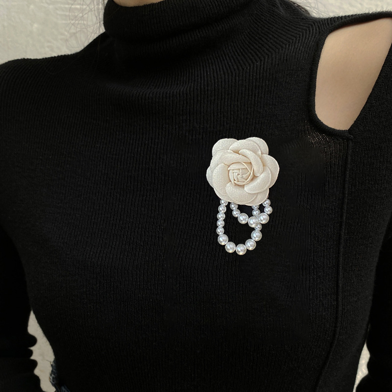Retro demi-season elegant mountain tea lapel pin