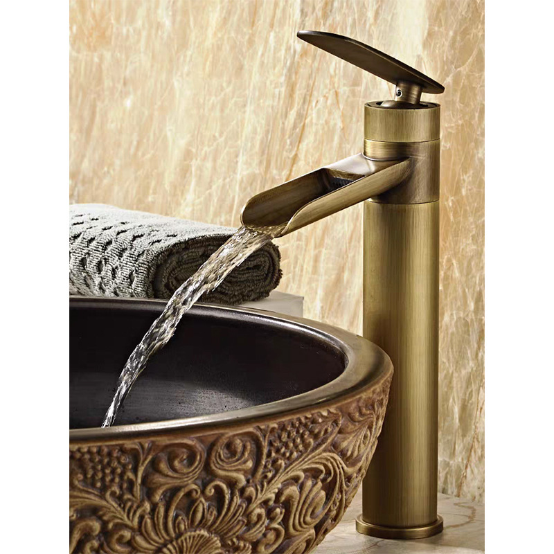 Antique Waterfall Brass Faucet Hot and Cold Toilet Table Basin Wash Basin Vintage Outdoor Single Cold Basin