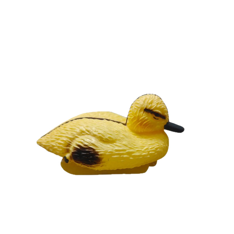 Suministro transfronterizo de patos amarillos de plástico simulados para paisajismo de jardines y lagos al aire libre, utilizados como cebo para la caza de animales.