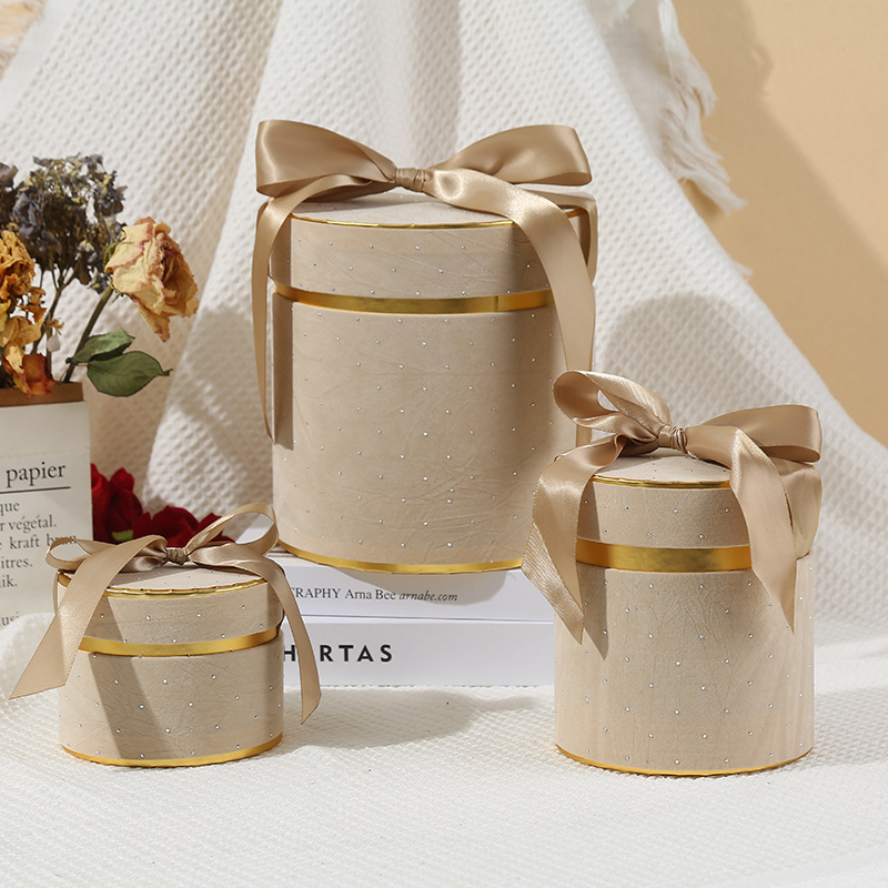 蝶ネクタイシルクスカーフギフトボックスベルベットフリップトップギフトボックス結婚式のブライズメイドギフトボックス天蓋結婚式のキャンディーボックス卸売|undefined