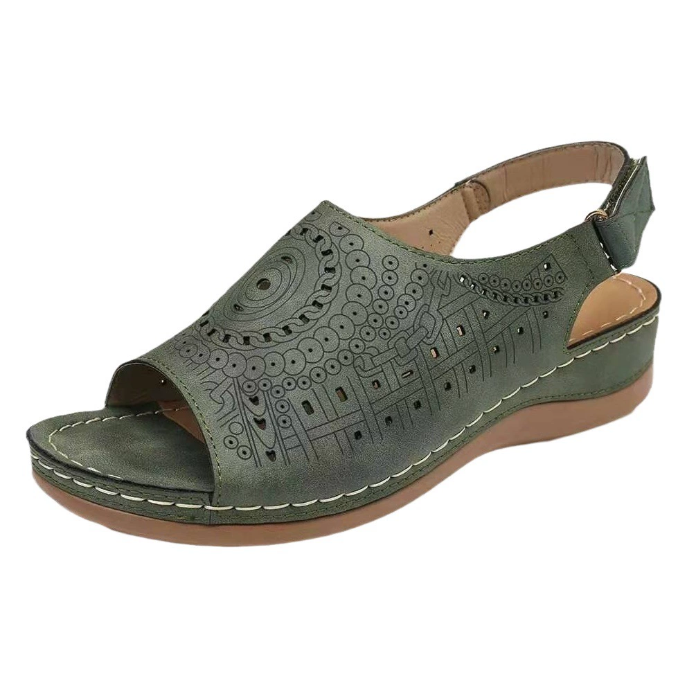 Внешняя торговля больших размеров 2023 летние новые сандалии на танкетке женские европейские и американские туфли на плоской подошве с открытой пряжкой и отверстиями в стиле ретро