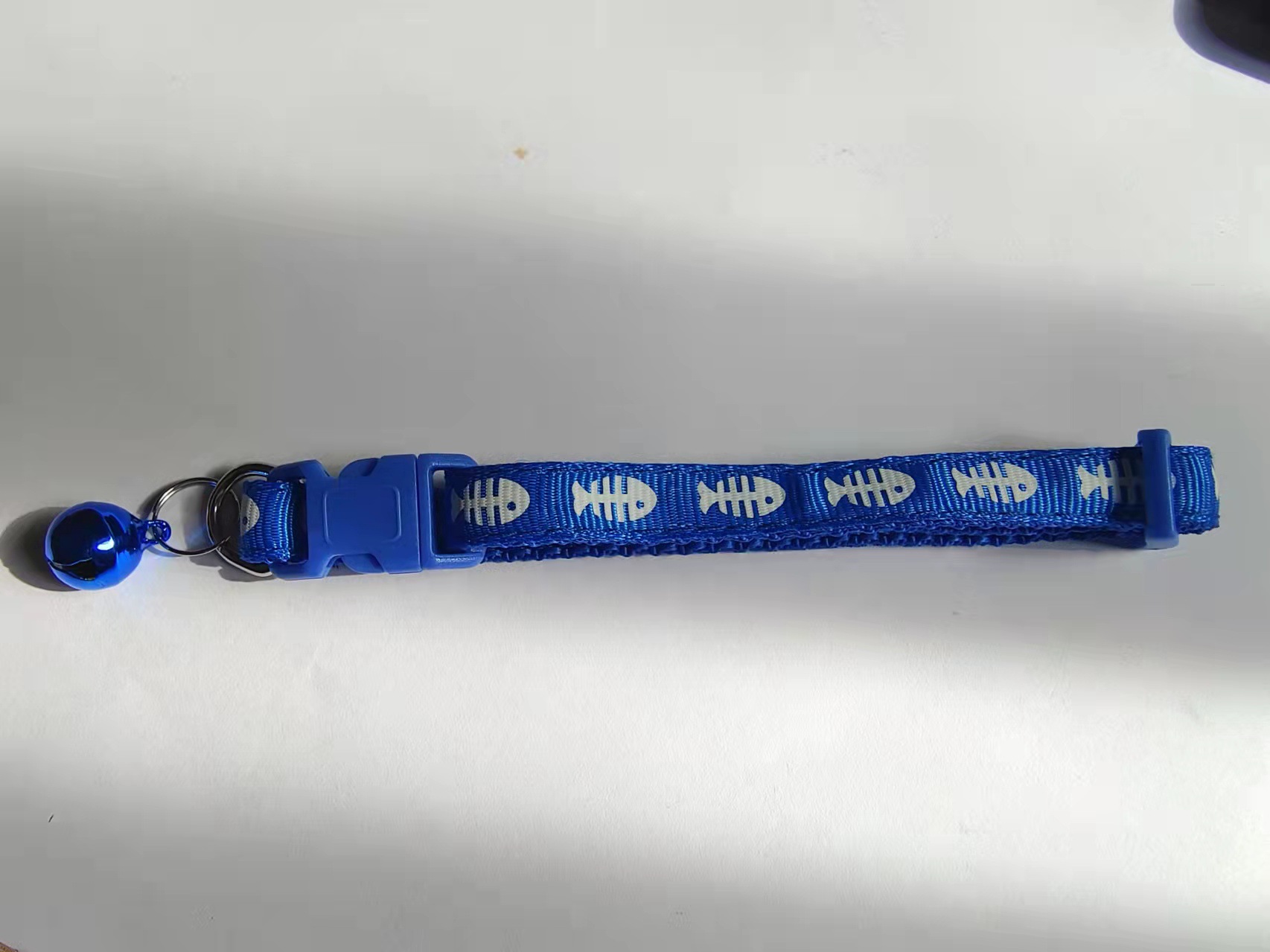 Peg Baby 1.0cm gato collar anti-perdida hueso de pescado collar de mascota campanas anti-perdida diseño