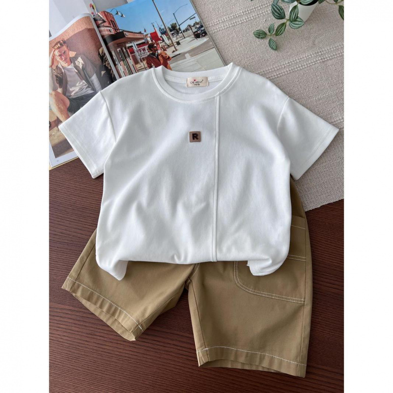 White top+khaki shorts