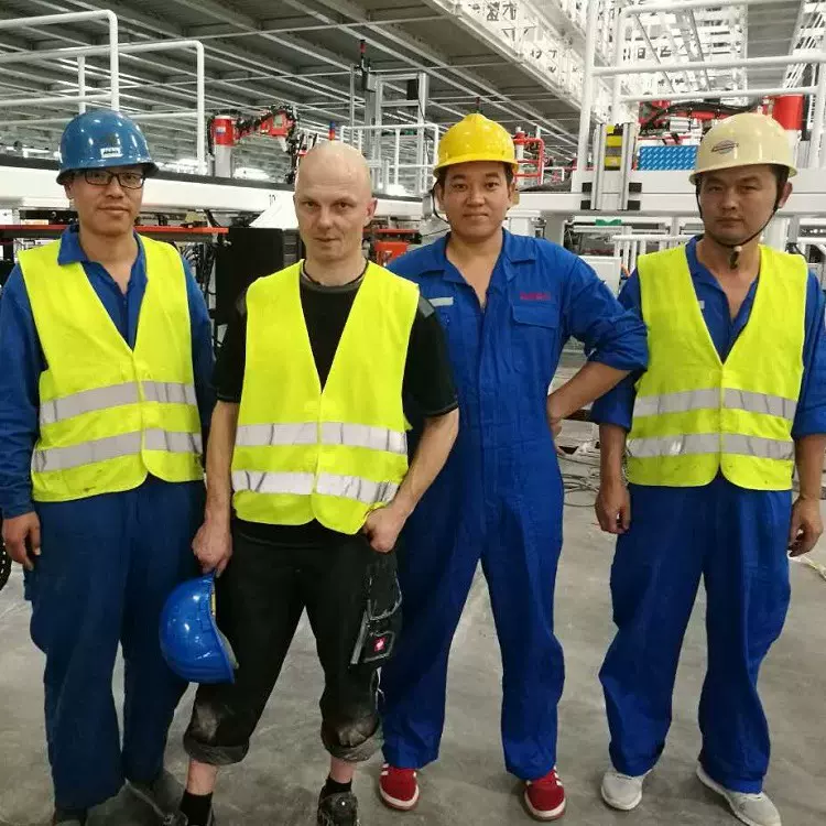 佛山一汽总装车间液压设备 管路 安装调试，高空作业，团队协作；