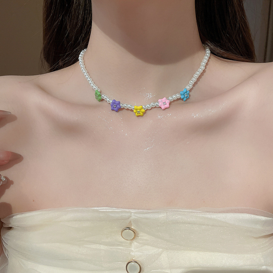 Collar con colgante de cuentas de estrella de color de verano, dulce femenino, pequeña cadena de clavícula fresca, estilo de vacaciones, collar de todo fósforo de nicho