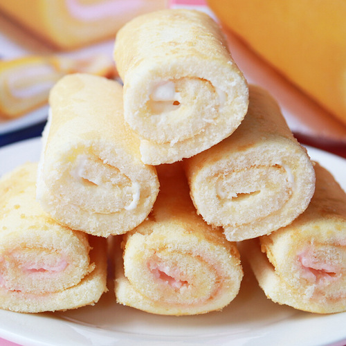 Vietnamese imported Tipo mini cake roll 180g strawberry/milk flavor breakfast snack Swiss roll pastry