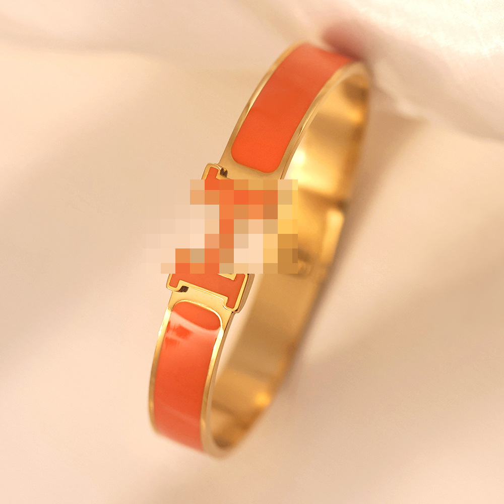 ヨーロッパとアメリカの国境を越えた女性の卸売 Aijia 女性のハイエンド非退色ジュエリー h ブレスレットゴールドチタン鋼ブレスレット