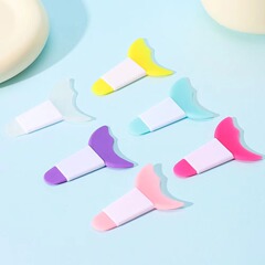 Eyeliner eye makeup auxiliary tool, eyelash curler, crescent-shaped beginner eye makeup, eye shadow silicone barrier, beauty makeup tool