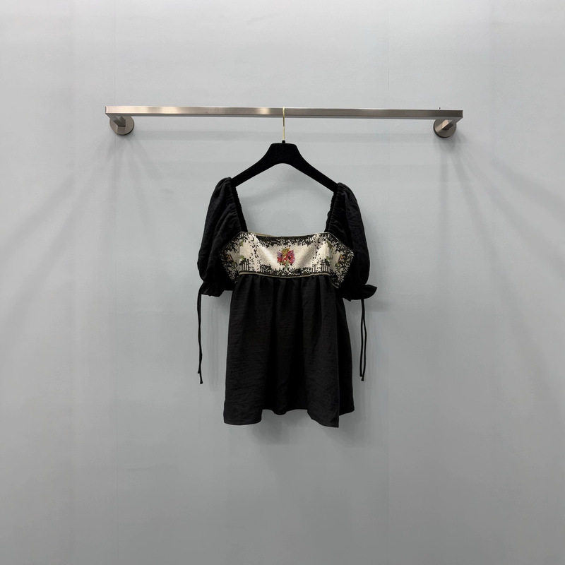Nanyou high-end version ICE vintage cross-stitch square-neck top with court-style puff sleeves and tie-dye doll shirt Nanyou high-end version ICE vintage cross-stitch square-neck top with court-style puff sleeves and tie-dye doll shirt