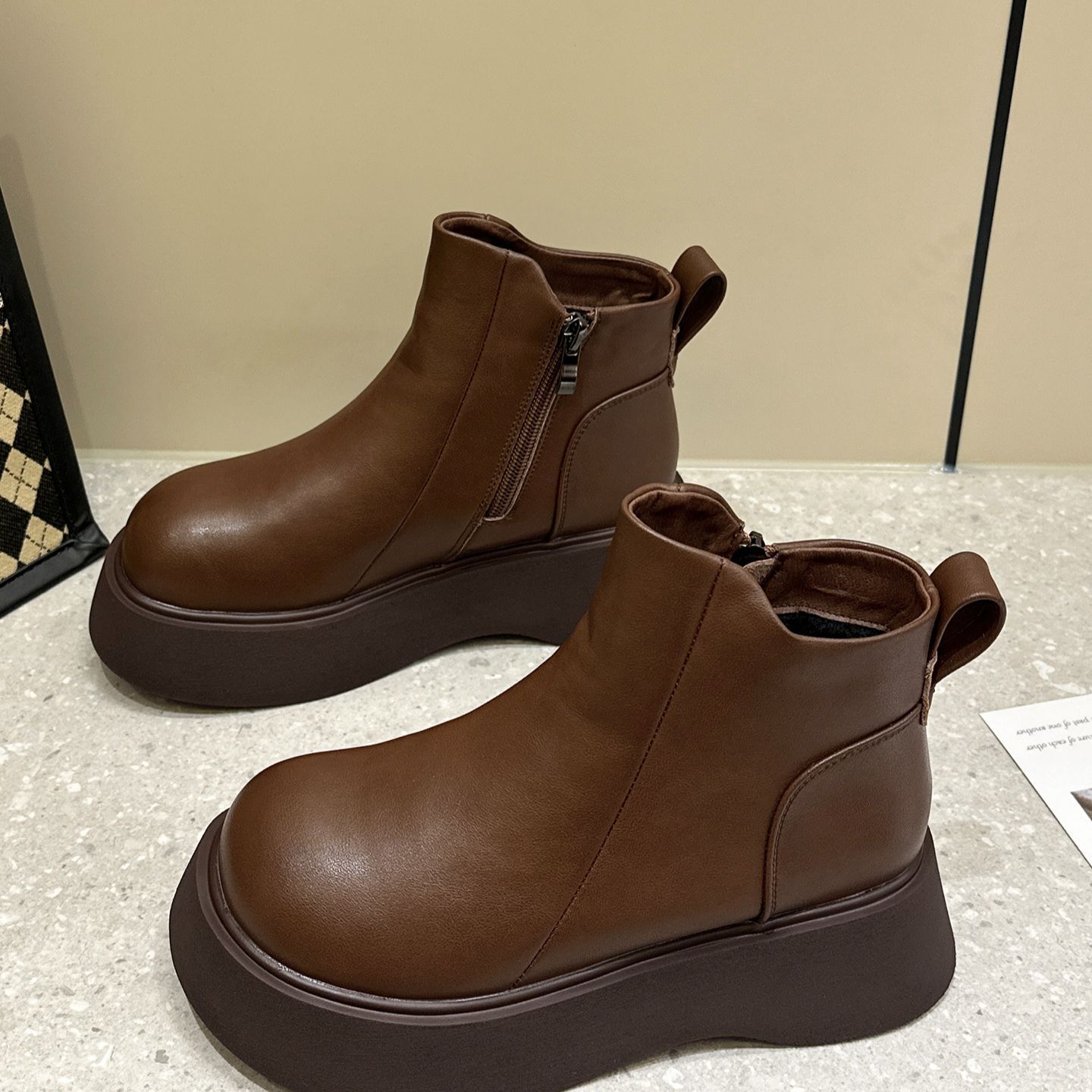 2025年秋冬新款真软皮厚底时装松糕女鞋加绒保暖防水短靴马丁靴子