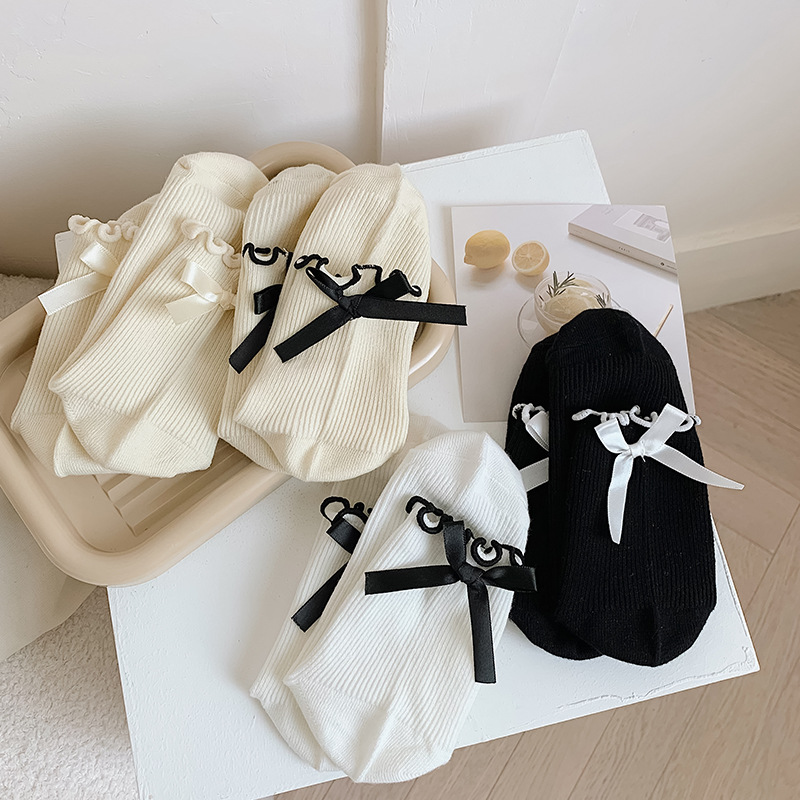 Bow Knot Pattern Women's Sweet Simple Style Bow Knot Cotton Crew Socks A Pair