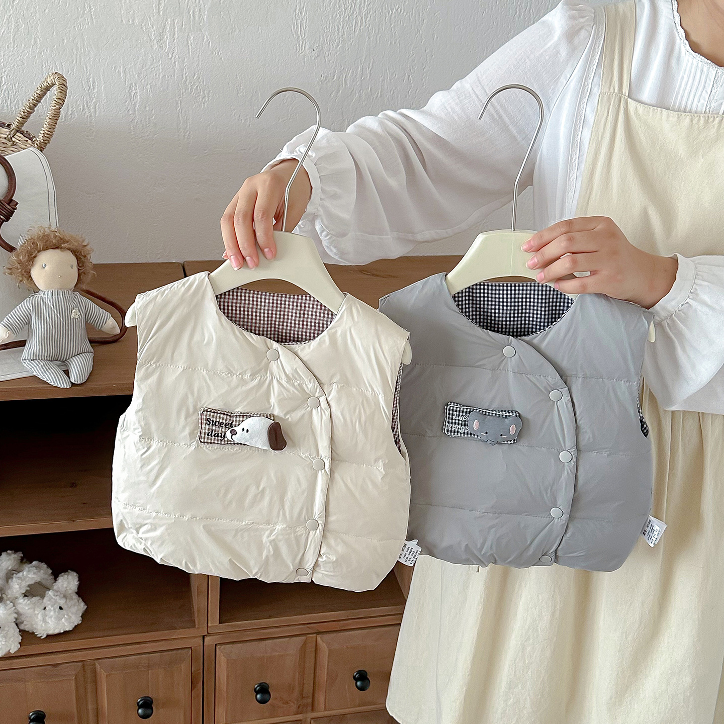 Baby boy's down vest, winter warm, lightweight for small infants, suitable for layering, white duck down clothing