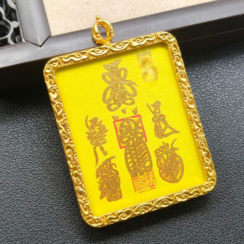 龙虎山道家唐卡吊坠嘎呜盒手绘彩金画芯关将军五雷八卦牌项链批发|undefined