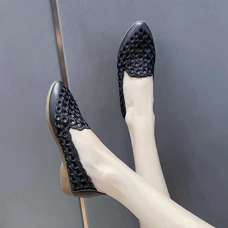 Mocasines de suela blanda con recortes bordados, zapatos de cuña sin cordones para mujer, zapatos para mamá, zapatos de verano transpirables de tacón bajo.