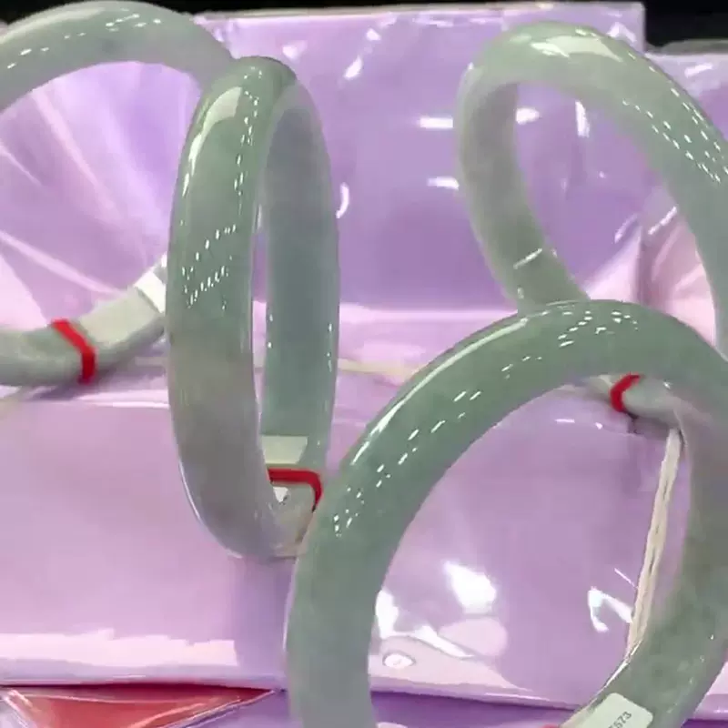缅甸翡翠批发翡翠A货 珠宝饰品色泽均匀冰润 翡翠正圈翡翠手镯