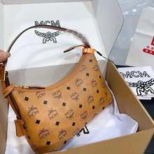 2025新款M家经典印花牛角包百搭时尚单肩腋下包字母印花斜挎女包
