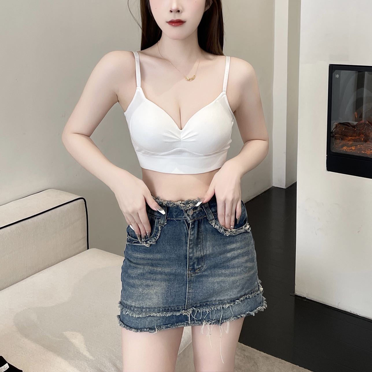 Comfortable latex wireless bra