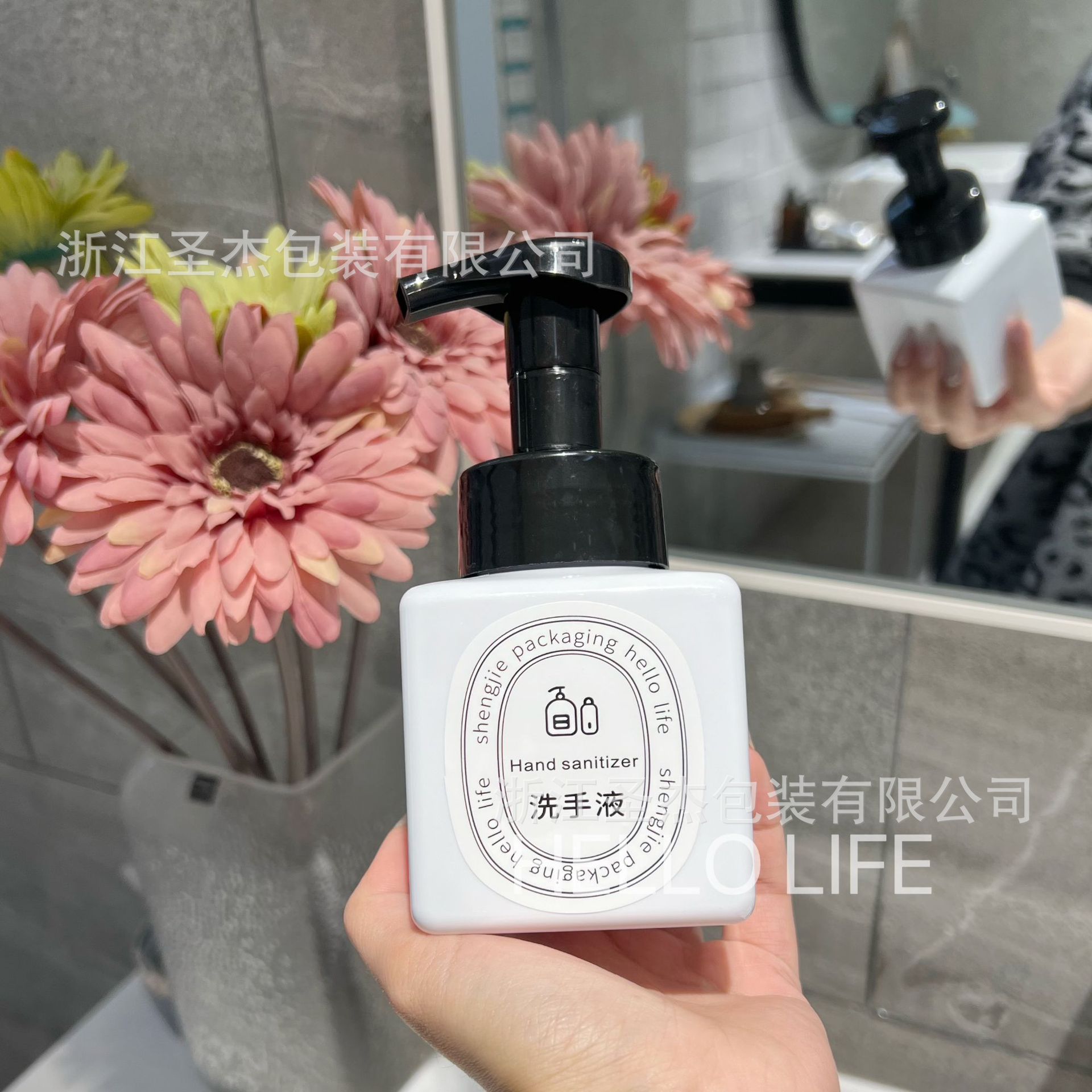 250ml 정사각형 폼 병, 흰색 + 검정색 폼 펌프, 스티커가 없는 기본 베어 병